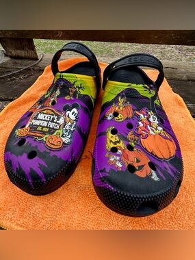 ADULT  CROCS DISNEY Character Halloween Pumpkin Patch - Purple/Black/Yellow